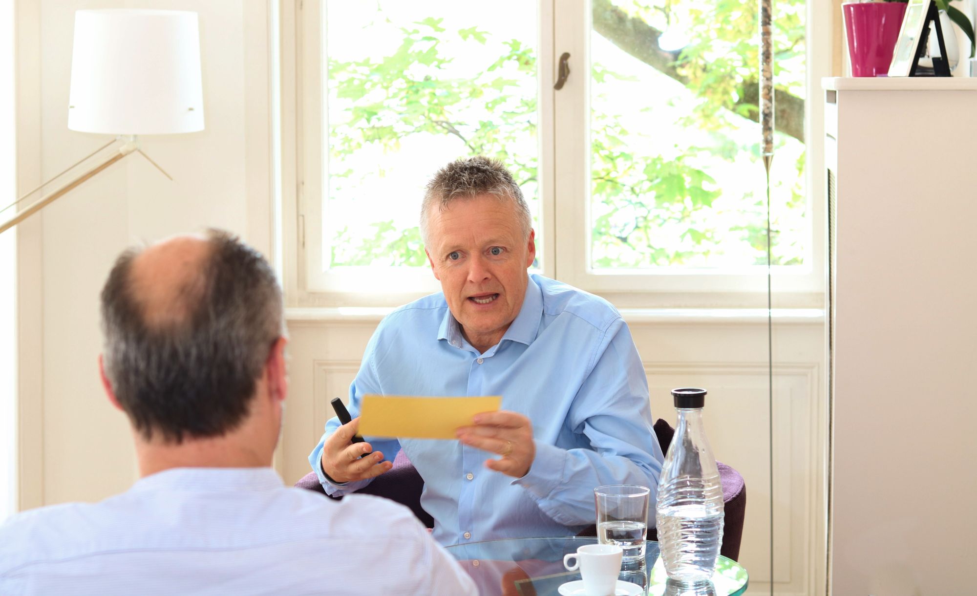 Dietmar Jakobi im Gespräch mit einem Kunden